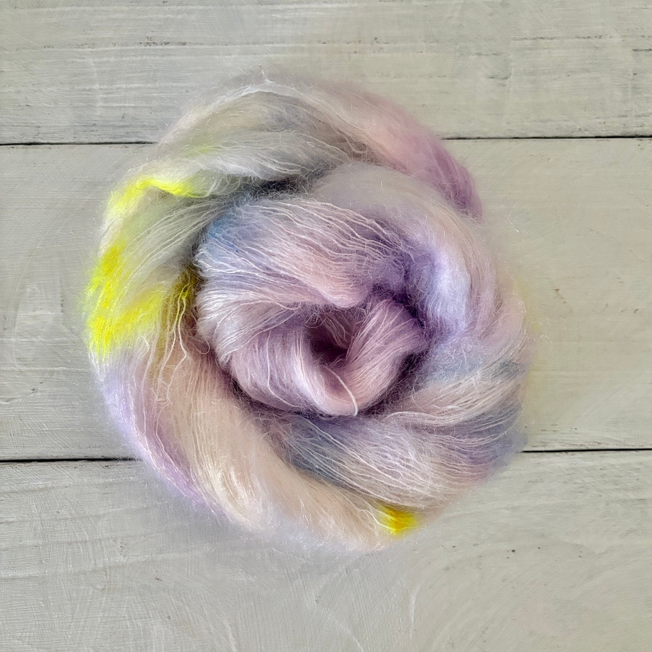 手染め糸 No.336 キッドモヘア＆シルク「Kytice Hyacint」