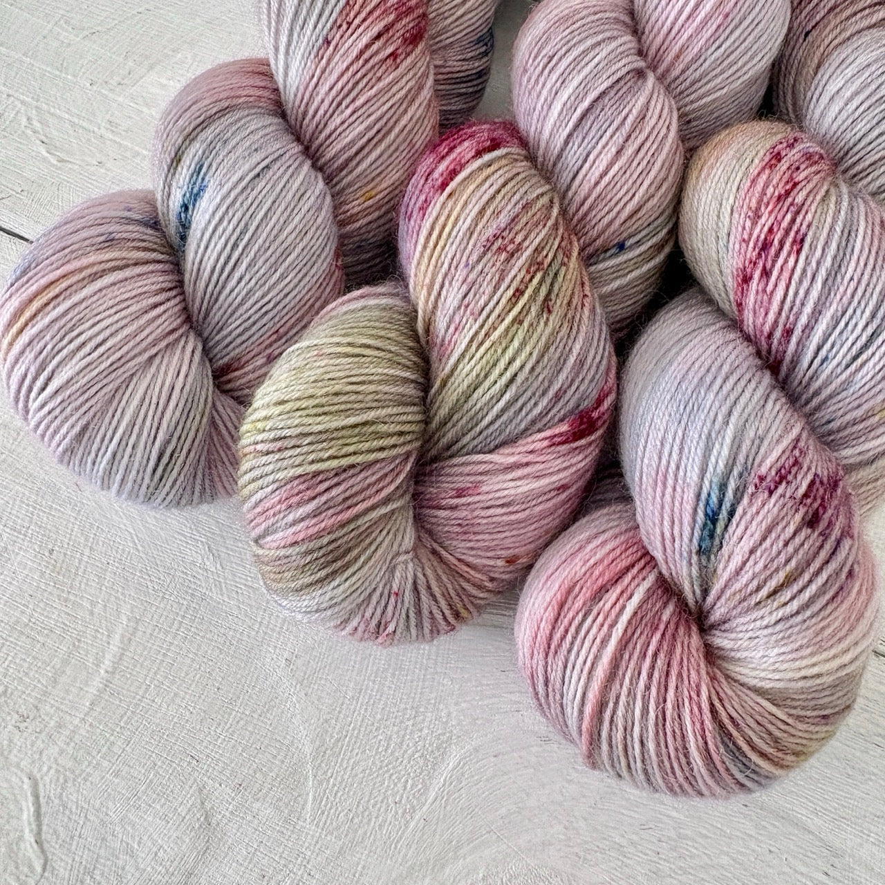 手染め糸 No.455 ソックヤーン「Ici-bas tous les lilas meurent」