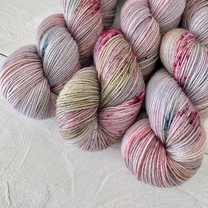 手染め糸 No.455 ソックヤーン「Ici-bas tous les lilas meurent」