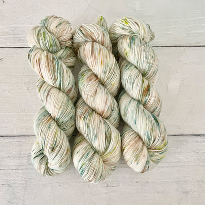 【雪染め】手染め糸 No.327 ソックヤーン「Paavalin laulu」