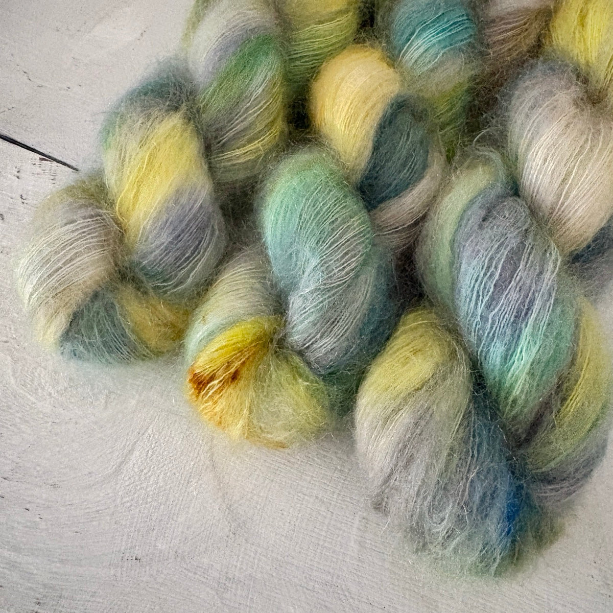 手染め糸 No.369 キッドモヘア＆シルク「Stille Nacht, heilige Nacht 」