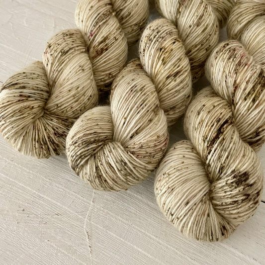 Hand dyed yarn 北の手染め毛糸：FibrEsquisse（ファイバーエスキス）