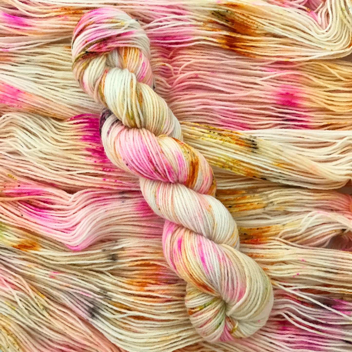 Hand-dyed yarn No.90 sock yarn "Coppelia"