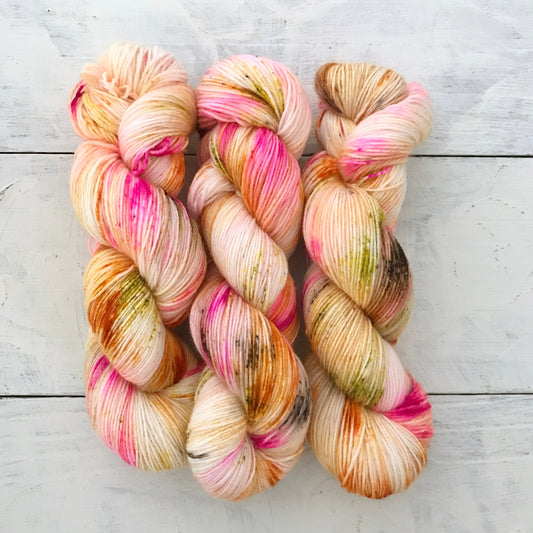 手染め糸 No.90 ソックヤーン「Coppelia」