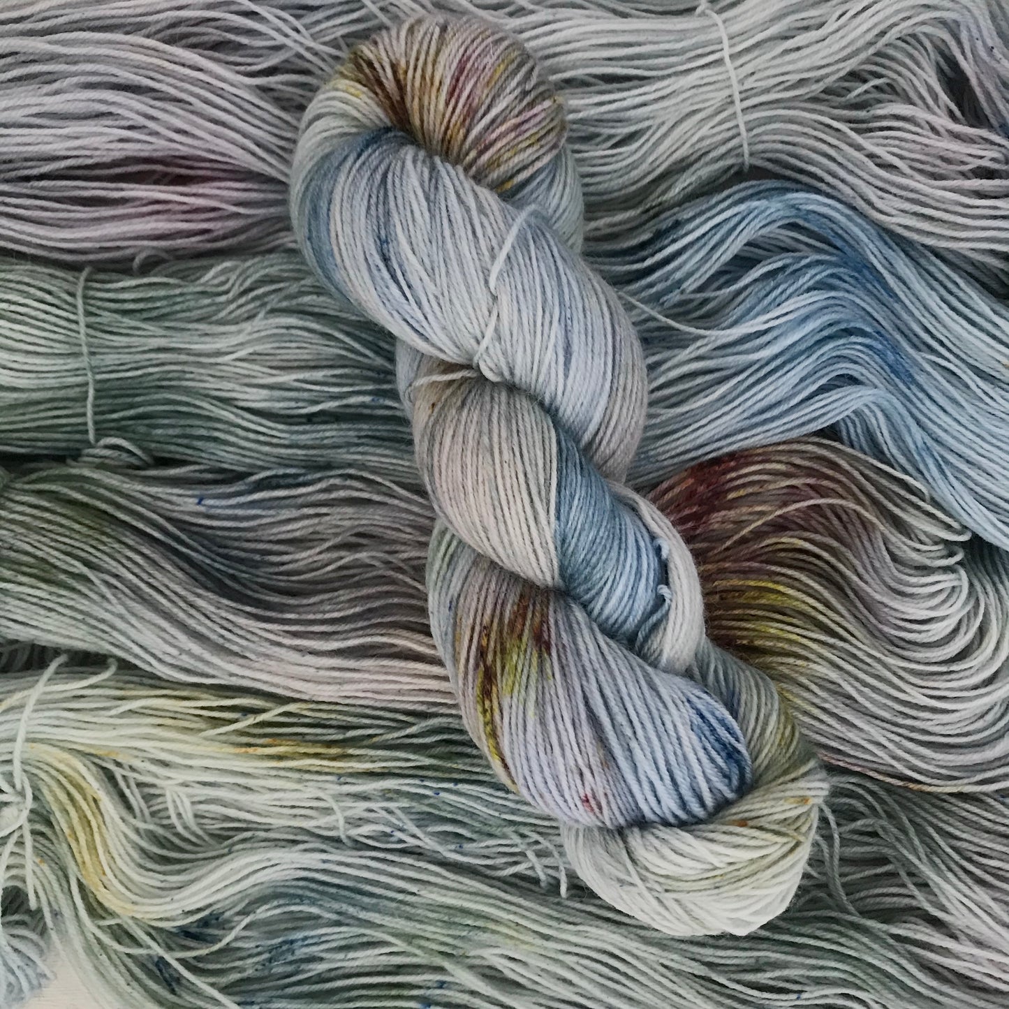 Hand-dyed yarn No.95 sock yarn "Jardins sous la pluie"