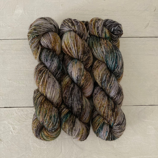 Hand-dyed yarn No.254 sock yarn "Leçons de ténèbres" 