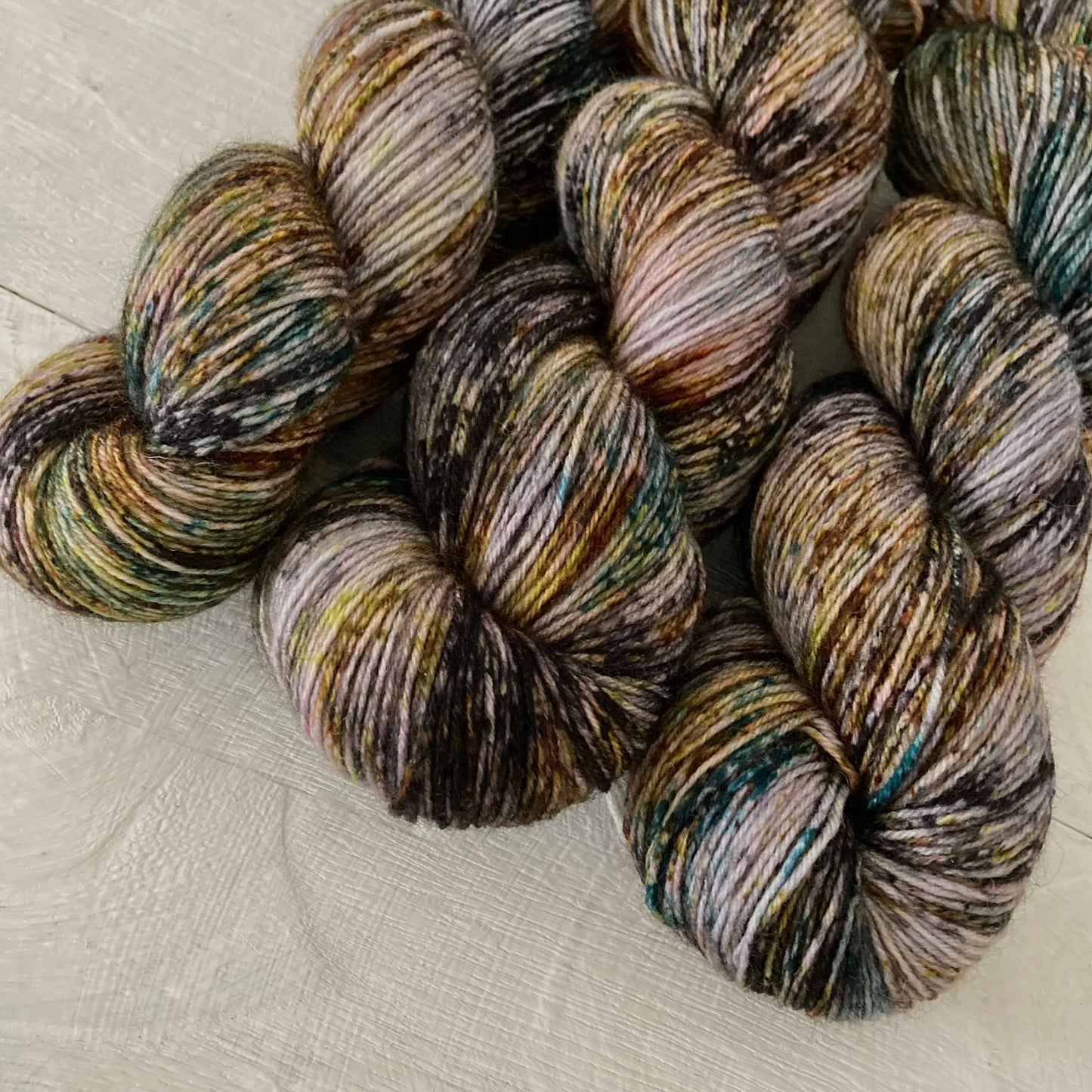Hand-dyed yarn No.254 sock yarn "Leçons de ténèbres" 