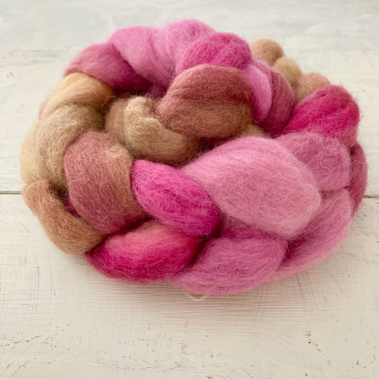 Hand-dyed wool Corridale No.3 "Romance"