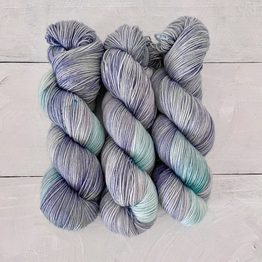 Hand-dyed yarn No.5 sock yarn "Nachtviolen"