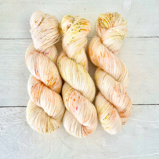 Hand-dyed yarn No.5 sock yarn "Nachtviolen"