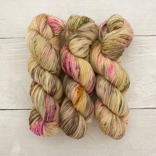[Snow dyeing] Hand-dyed yarn No.208 sock yarn "Naturgenuß"