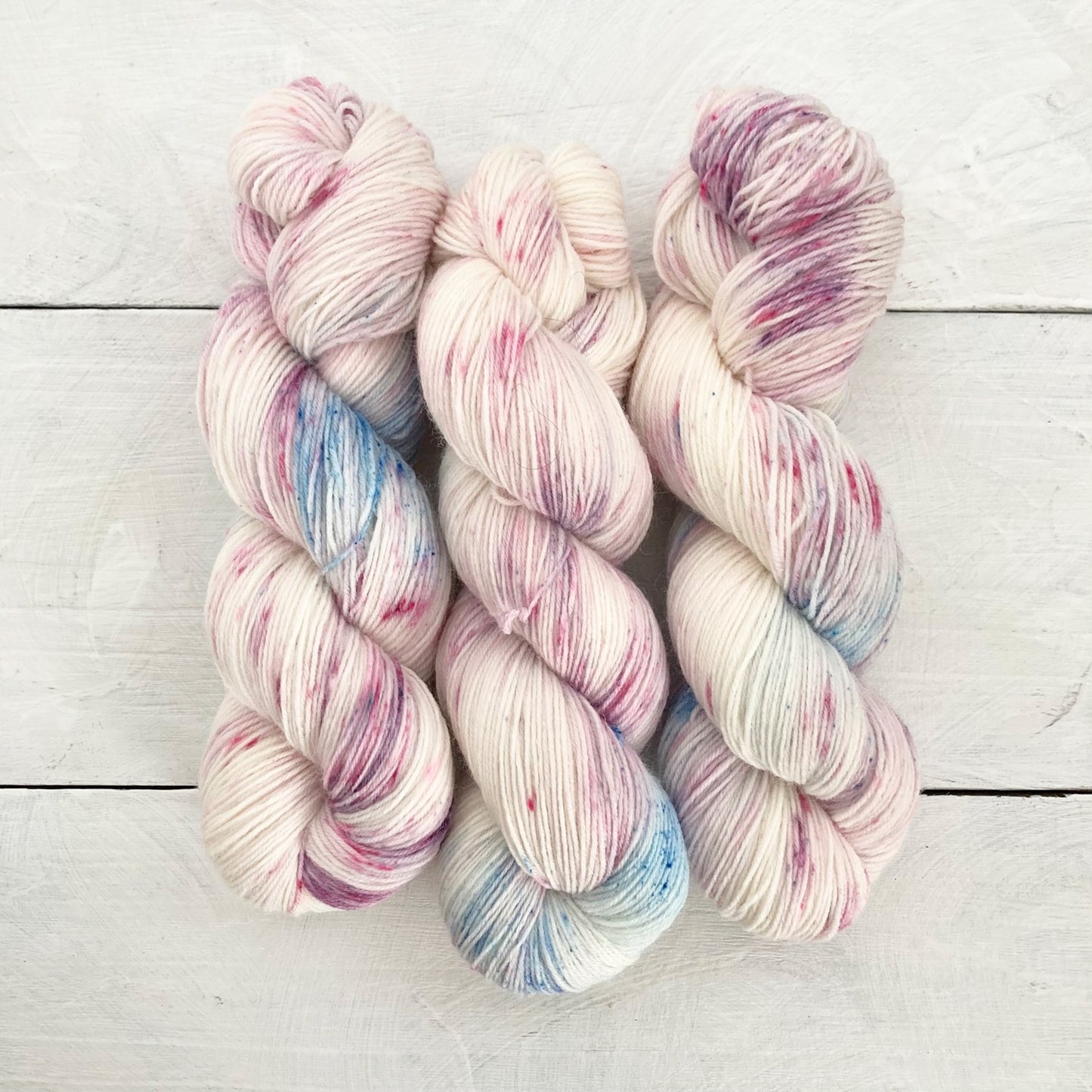 [Snow dyeing] Hand dyed thread No.210 sock yarn "Linnaea"