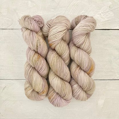 Hand-dyed yarn No.224 4-ply Polwas "Das Geheimnis"
