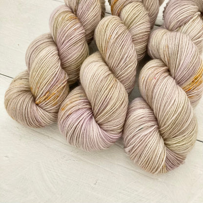 Hand-dyed yarn No.224 4-ply Polwas "Das Geheimnis"