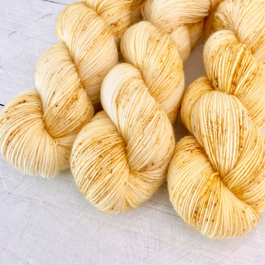 手染め糸 No.229 ソックヤーン「Venus, The Bringer of Peace」