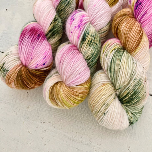 手染め糸 No.179 ソックヤーン「Dance of the Rose Maidens」