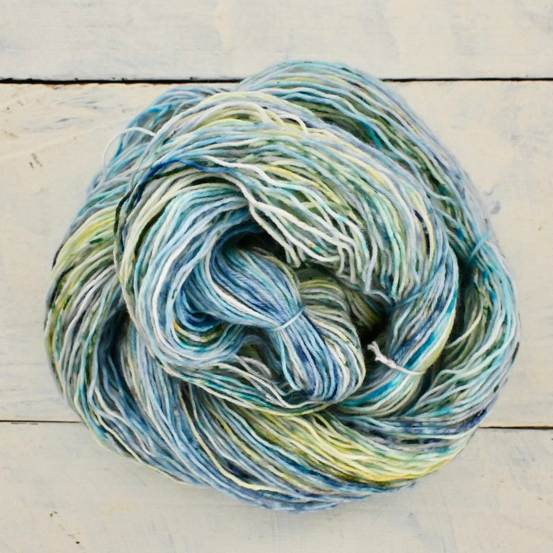 Hand-dyed yarn No.52 sock yarn "Reflets dans l'eau"