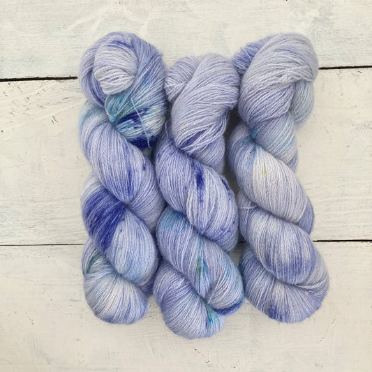 Hand-dyed yarn No.172 BFL lace "Impresiones intimas"