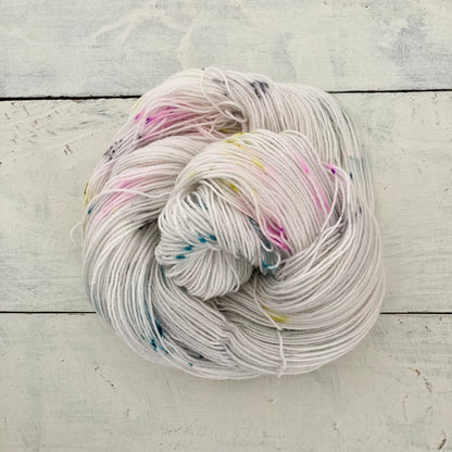 Hand-dyed yarn No.82 sock yarn "Serenade of the Doll"