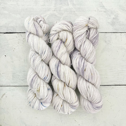 Hand-dyed yarn No.160 sock yarn "När rönnen blommar"