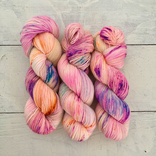 Hand-dyed yarn No.156 sock yarn "Püppchens Träumen und Erwachen"