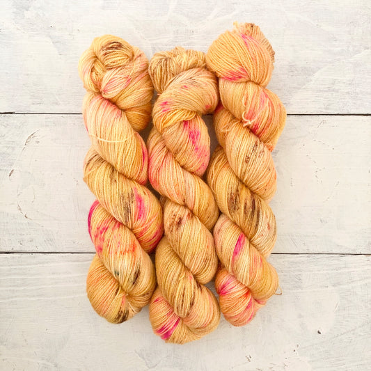 Hand-dyed yarn No.114 lace "Dalila"