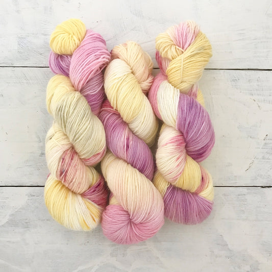 Hand-dyed yarn No.22 sock yarn "Crisantemi"
