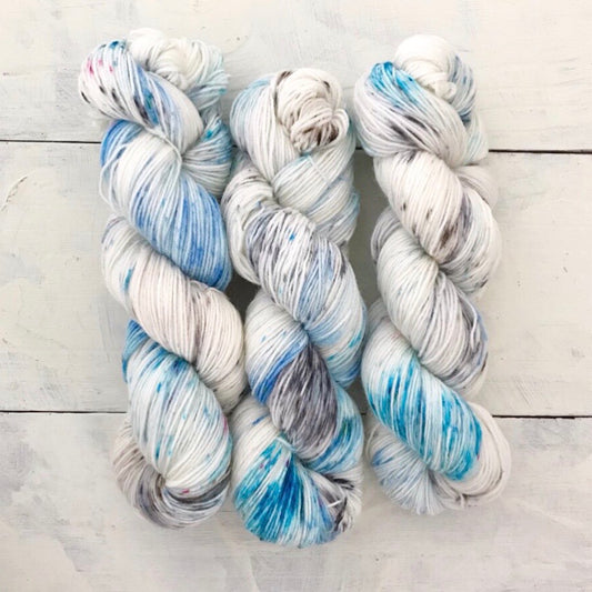 Hand-dyed yarn No.41 sock yarn "Interlude"